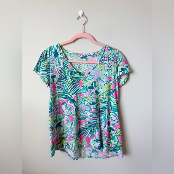 Lilly Pulitzer Vibrant Floral V-Neck Tee size small - Picture 1 of 7
